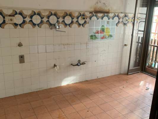 Abitazione in Ciampino (Roma) Via Mura Dei Francesi 195 (scala Pal. 24, piano terzo, int. 12). Composto da: ingresso, corridoio, 3 camere, cucina, WC e 2 terrazzi + Cantina e posto auto scoperto. Identificativi [N.C.E.U.] Categoria Catastale A2 foglio 8 part. 525 sub. 12, con cantina ad uso esclusivo al foglio 8 part. 525 sub. 25 e posto auto scoperto ad uso esclusivo al foglio 8 part. 1384 sub. 3. Mq 108. Libero. Piena proprietà.