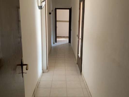 Abitazione in Ciampino (Roma) Via Mura Dei Francesi 195 (scala Pal. 24, piano terzo, int. 12). Composto da: ingresso, corridoio, 3 camere, cucina, WC e 2 terrazzi + Cantina e posto auto scoperto. Identificativi [N.C.E.U.] Categoria Catastale A2 foglio 8 part. 525 sub. 12, con cantina ad uso esclusivo al foglio 8 part. 525 sub. 25 e posto auto scoperto ad uso esclusivo al foglio 8 part. 1384 sub. 3. Mq 108. Libero. Piena proprietà.