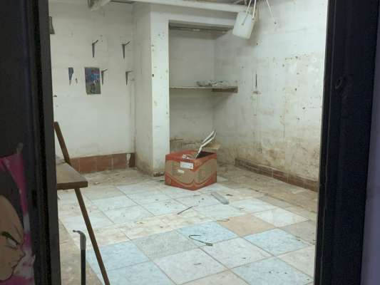 Abitazione in Ciampino (Roma) Via Mura Dei Francesi 195 (scala Pal. 24, piano terzo, int. 12). Composto da: ingresso, corridoio, 3 camere, cucina, WC e 2 terrazzi + Cantina e posto auto scoperto. Identificativi [N.C.E.U.] Categoria Catastale A2 foglio 8 part. 525 sub. 12, con cantina ad uso esclusivo al foglio 8 part. 525 sub. 25 e posto auto scoperto ad uso esclusivo al foglio 8 part. 1384 sub. 3. Mq 108. Libero. Piena proprietà.