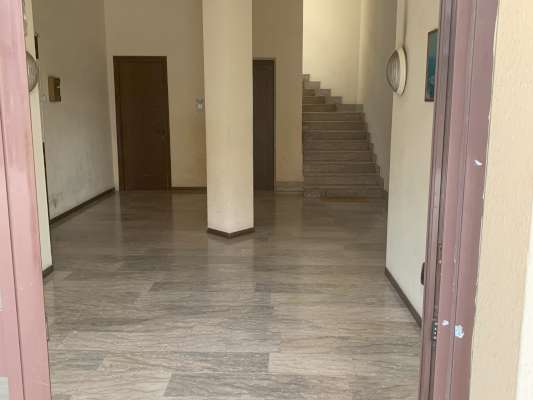 Abitazione in Ciampino (Roma) Via Mura Dei Francesi 195 (scala Pal.8, piano terzo, int. 9). Composto da: ingresso, corridoio, 5 camere, cucina, 2 bagni, 2 verande e 2 terrazzi + -. Identificativi [N.C.E.U.] Categoria Catastale A2 foglio 8 part. 515 sub. 534 . Mq 141. Libero. Piena proprietà.