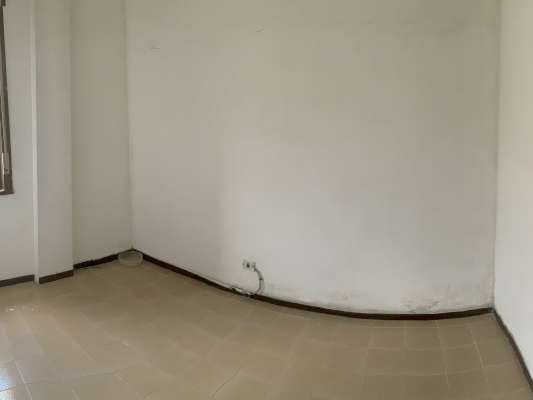 Abitazione in Ciampino (Roma) Via Mura Dei Francesi 195 (scala Pal.8, piano terzo, int. 9). Composto da: ingresso, corridoio, 5 camere, cucina, 2 bagni, 2 verande e 2 terrazzi + -. Identificativi [N.C.E.U.] Categoria Catastale A2 foglio 8 part. 515 sub. 534 . Mq 141. Libero. Piena proprietà.