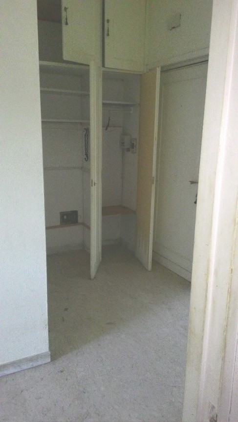 Appartamento composto da 3 locali, 2 bagni, cucina e 3 terrazzi, oltre alla cantina e al posto auto + Cantina al piano interrato e posto auto coperto nel cortile. Id. cat. Foglio 191, Mappale 8, Sub 7 (appartamento) - 506 (posto auto coperto). Sup. mq 117