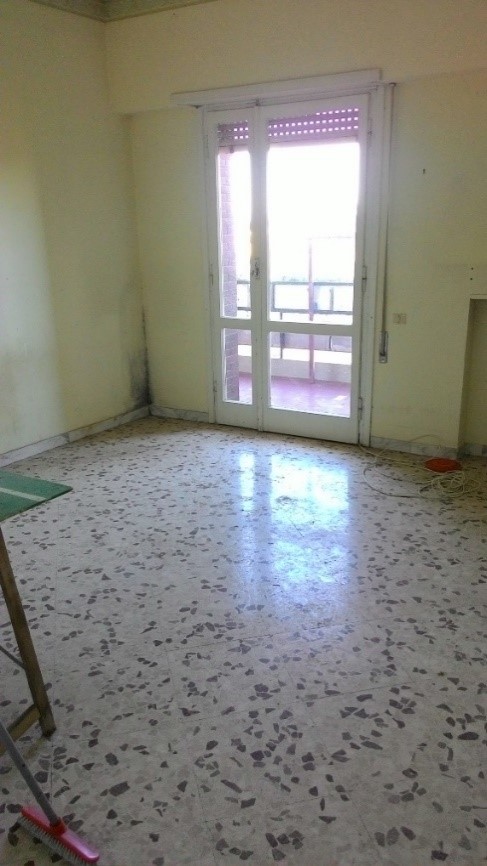 Appartamento composto da 3 locali, 2 bagni, cucina e 3 terrazzi, oltre alla cantina e al posto auto + Cantina al piano interrato e posto auto coperto nel cortile. Id. cat. Foglio 191, Mappale 8, Sub 7 (appartamento) - 506 (posto auto coperto). Sup. mq 117