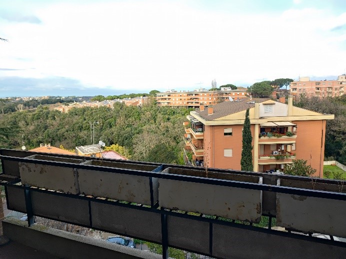Appartamento composto da 3 locali, 2 bagni, cucina e 3 terrazzi, oltre alla cantina e al posto auto + Cantina al piano interrato e posto auto coperto nel cortile. Id. cat. Foglio 191, Mappale 8, Sub 7 (appartamento) - 506 (posto auto coperto). Sup. mq 117