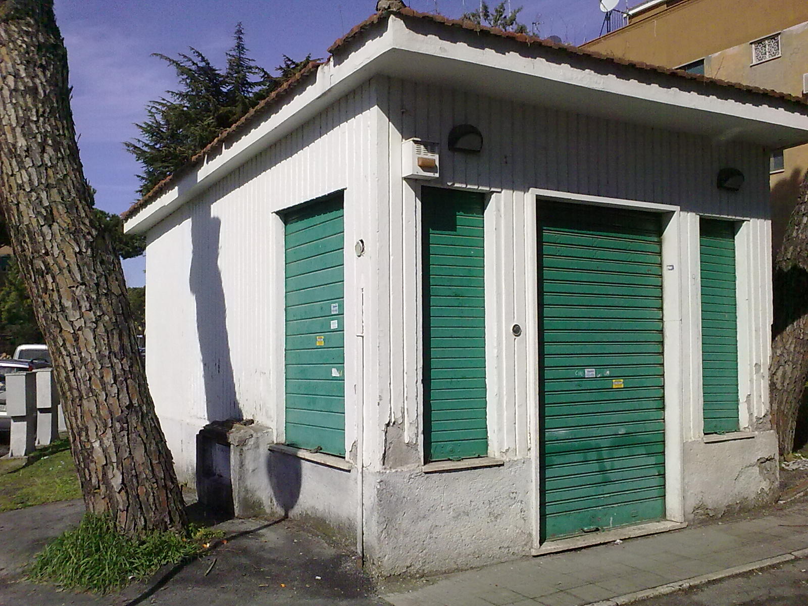 LOCALE COMMERCIALE. Sup. catastale 22 mq. Lotto libero