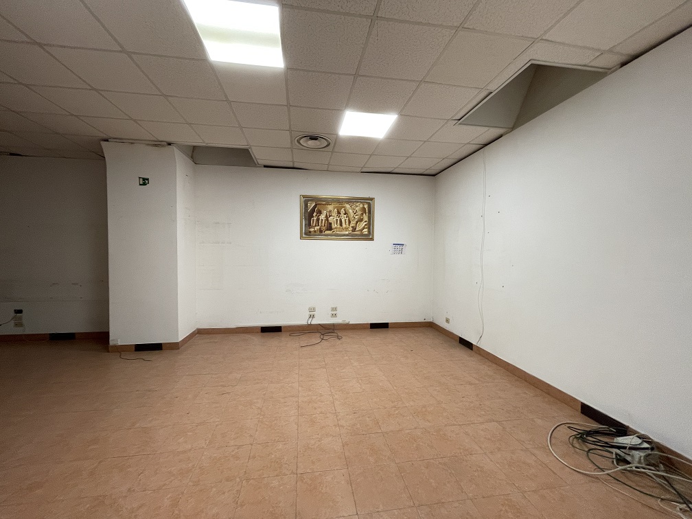 LOCALE DEPOSITO/MAGAZZINO. Sup. catastale 213 mq. Lotto libero