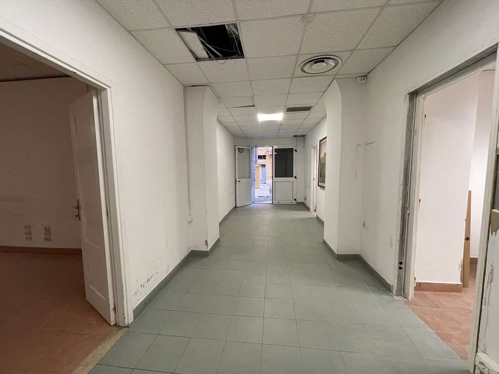 LOCALE DEPOSITO/MAGAZZINO. Sup. catastale 213 mq. Lotto libero
