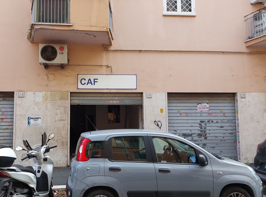LOCALE COMMERCIALE. Sup. catastale 36 mq. Lotto libero