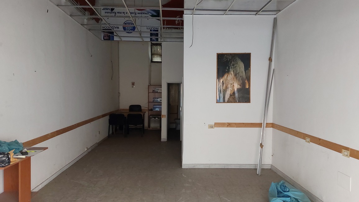 LOCALE COMMERCIALE. Sup. catastale 36 mq. Lotto libero