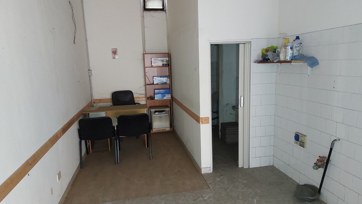 LOCALE COMMERCIALE. Sup. catastale 36 mq. Lotto libero