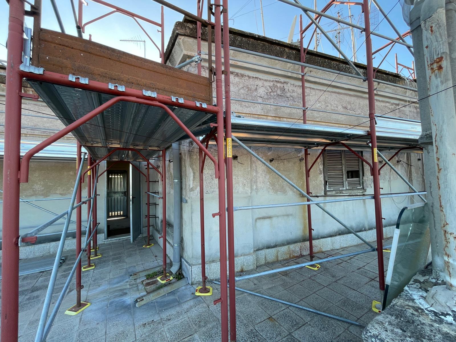 LOCALE DEPOSITO/MAGAZZINO. Sup. catastale 77 mq. Lotto libero