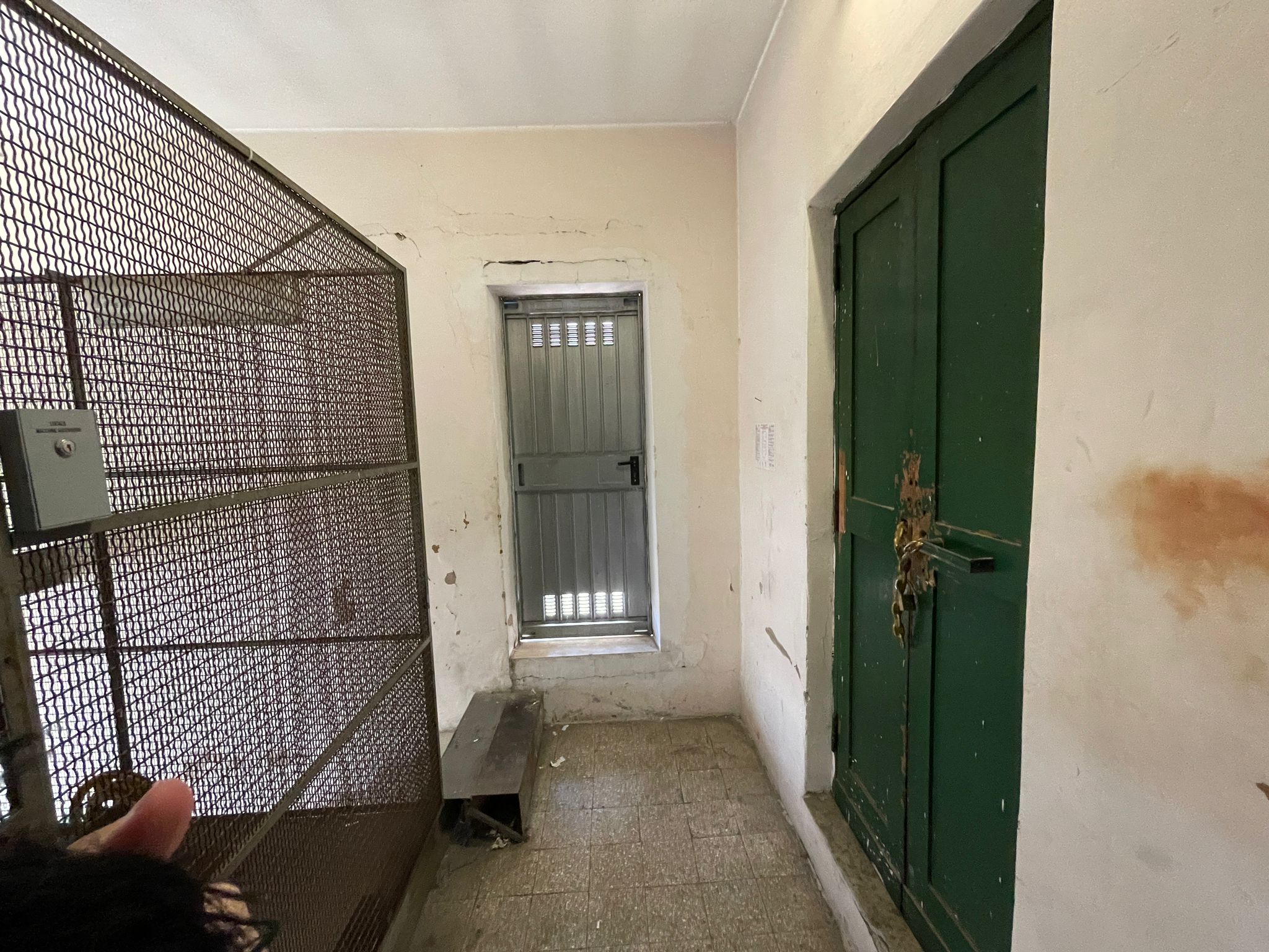 LOCALE DEPOSITO/MAGAZZINO. Sup. catastale 77 mq. Lotto libero