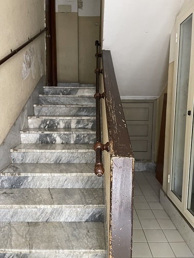 APPARTAMENTO INT.10 DI 3,5 VANI SENZA ASCENSORE + BALCONI. Dati catastali [N.C.E.U.]: cat.A/3, fg. 843, part. 739, sub. 12. Sup cat. 63. Piena proprietà lotto libero.