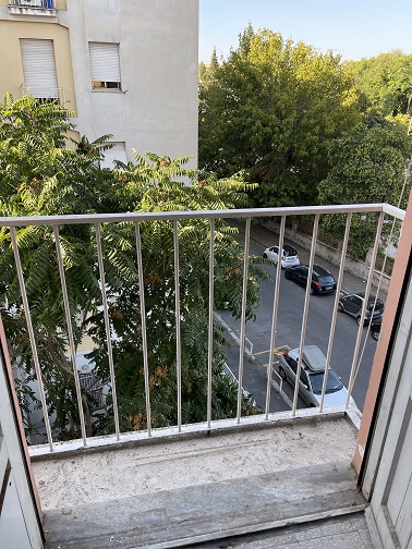 APPARTAMENTO INT.10 DI 3,5 VANI SENZA ASCENSORE + BALCONI. Dati catastali [N.C.E.U.]: cat.A/3, fg. 843, part. 739, sub. 12. Sup cat. 63. Piena proprietà lotto libero.