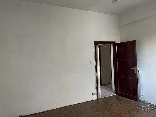 APPARTAMENTO INT.10 DI 3,5 VANI SENZA ASCENSORE + BALCONI. Dati catastali [N.C.E.U.]: cat.A/3, fg. 843, part. 739, sub. 12. Sup cat. 63. Piena proprietà lotto libero.