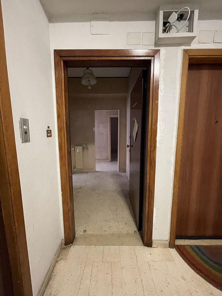 APPARTAMENTO INT.4 DI 3 VANI CON ASCENSORE + BALCONE. Dati catastali [N.C.E.U.]: cat.A/3, fg. 839, part. 13, sub. 4. Sup cat. 55. Piena proprietà lotto libero.