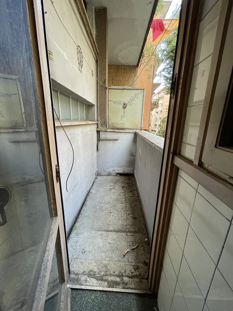 APPARTAMENTO INT.4 DI 3 VANI CON ASCENSORE + BALCONE. Dati catastali [N.C.E.U.]: cat.A/3, fg. 839, part. 13, sub. 4. Sup cat. 55. Piena proprietà lotto libero.