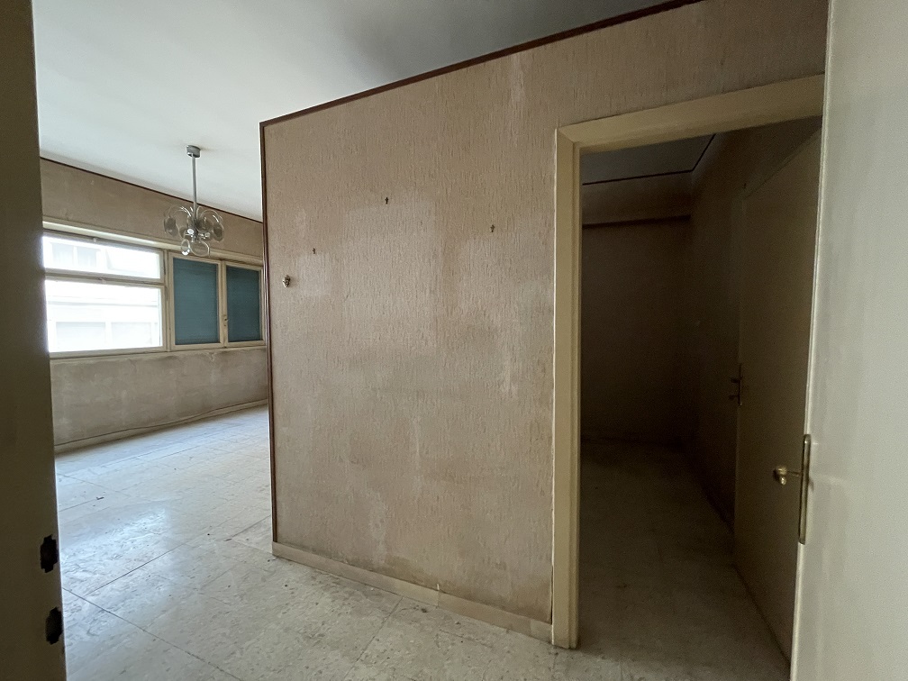 APPARTAMENTO INT.4 DI 3 VANI CON ASCENSORE + BALCONE. Dati catastali [N.C.E.U.]: cat.A/3, fg. 839, part. 13, sub. 4. Sup cat. 55. Piena proprietà lotto libero.