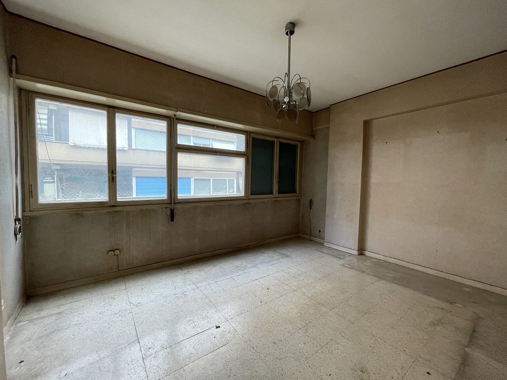 APPARTAMENTO INT.4 DI 3 VANI CON ASCENSORE + BALCONE. Dati catastali [N.C.E.U.]: cat.A/3, fg. 839, part. 13, sub. 4. Sup cat. 55. Piena proprietà lotto libero.