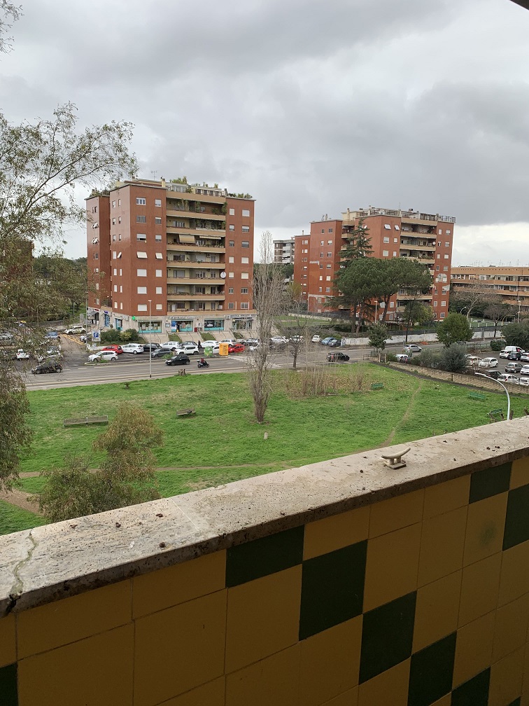 APPARTAMENTO INT.7 DI  8 VANI CON ASCENSORE + BALCONE
SOFFITTA. Dati catastali [N.C.E.U.]: cat.A/2, fg. 858, part. 152, sub. 7. Sup cat. 148. Piena proprietà lotto libero.