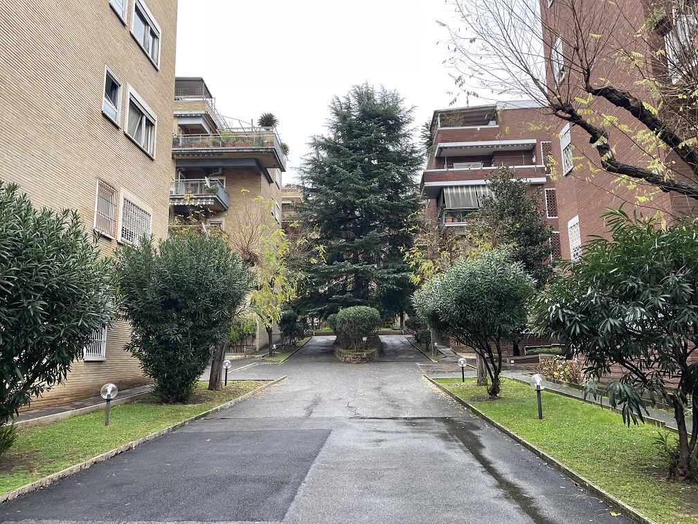 APPARTAMENTO INT.20 DI  4,5 VANI CON ASCENSORE + BALCONE. Dati catastali [N.C.E.U.]: cat.A/2, fg. 457, part. 1506, sub. 6. Sup cat. 68. Piena proprietà lotto libero.