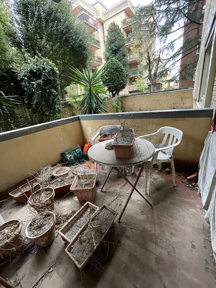 APPARTAMENTO INT.20 DI  4,5 VANI CON ASCENSORE + BALCONE. Dati catastali [N.C.E.U.]: cat.A/2, fg. 457, part. 1506, sub. 6. Sup cat. 68. Piena proprietà lotto libero.