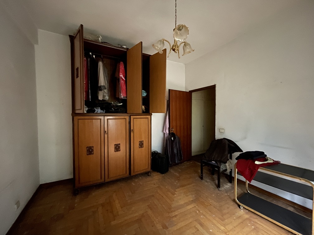 APPARTAMENTO INT.20 DI  4,5 VANI CON ASCENSORE + BALCONE. Dati catastali [N.C.E.U.]: cat.A/2, fg. 457, part. 1506, sub. 6. Sup cat. 68. Piena proprietà lotto libero.