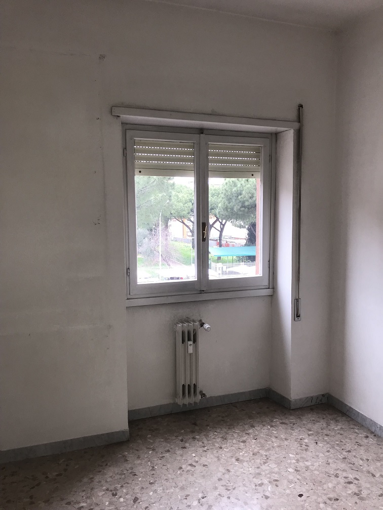 APPARTAMENTO INT.4 DI 8,5 VANI CON ASCENSORE + BALCONI. Dati catastali [N.C.E.U.]: cat.A/3, fg. 853, part. 371, sub. 5. Sup cat. 147. Piena proprietà lotto libero.