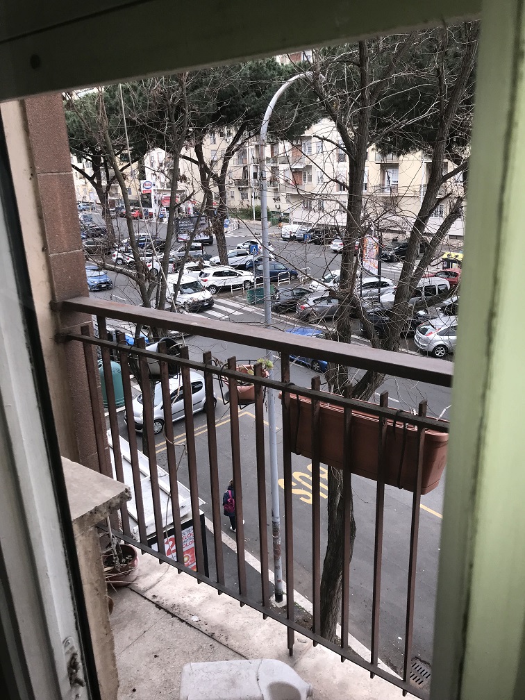 APPARTAMENTO INT.4 DI 8,5 VANI CON ASCENSORE + BALCONI. Dati catastali [N.C.E.U.]: cat.A/3, fg. 853, part. 371, sub. 5. Sup cat. 147. Piena proprietà lotto libero.