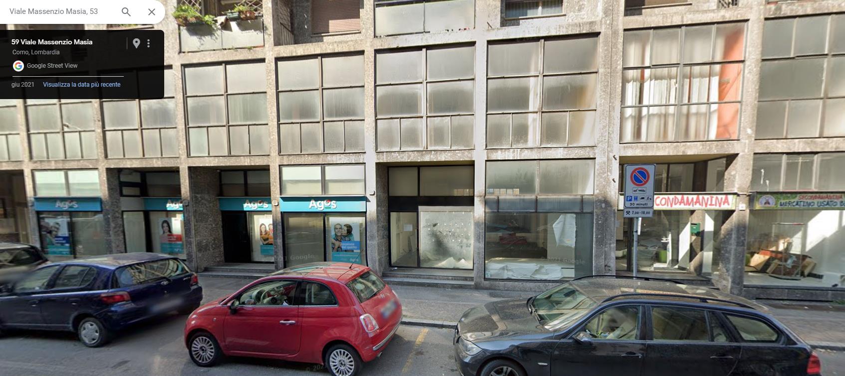 Unità a destinazione commerciale posta al piano terreno, con accesso viale Masia, ampio vano uso negozio su due livelli - tra loro sfalsati di circa 50 cm e collegati da tre gradini (una pedana in legno) - oltre che da servizi igienici. Pessime condizioni manutentive, necessità di rifacimento degli impianti. Locale di deposito al civico 53 - S1 int. 20. Pianta rettangolare e altezza interna di 2,10 m. Posto auto scoperto esterno al civico 53 piano terra sito nel cortile comune. Pavimentazione in porfido, dissuasore a sbarra. Id. Cat. [N.C.E.U.] Un.Comm. cat. C/1 sez. BOR foglio 5 part. 3597 sub 1, Un. Sec. cat. C/2 sez. BOR foglio 5 part. 3597 sub 74, Un. Sec cat. C/6 sez. BOR foglio 5 part. 3597 sub 710. 14. Sup. mq catastali 81, mq catastali 11, mq catastali 10. Libero. Piena Proprietà.
