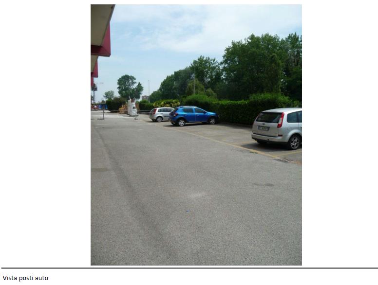 Appartamento bilivello al piano nono/decimo (attico con ascensore), con esposizione SE-SO, in stato di manutenzione e conservazione Normale, dotato di due affacci e di tre servizi igienici + Posto auto scoperto piano terra int. 40. Pianta rettangolare con una normale fruibilità degli spazi e accessibile normalmente.. Id. Cat. [N.C.E.U.] Unità Residenziale cat. A/2 foglio 11 part. 125 sub 172, Unità Secondaria cat. C/6 foglio 11 part. 125 sub 104. 14. Sup. mq catastali 188, mq catastali 11. Libero. Piena Proprietà.