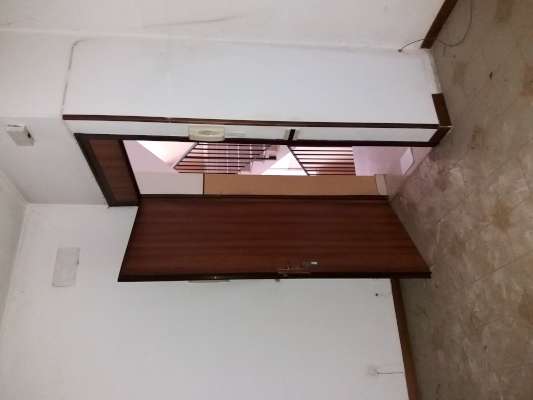 Abitazione in Rovigo (Rovigo) Via Stacche 21 (piano primo). Composto da: Ingresso, corridoio, cucina, 3 camere, pranzo soggiorno, ripostiglio, bagno, wc, 3 terrazze. + cantina e box auto. Identificativi [N.C.E.U.] Categoria Catastale A/2 foglio 22 part. 721 sub. 61 (compresa cantina ad uso esclusivo), con box auto ad uso esclusivo al foglio 22 part. 721 sub. 58. Mq 137. Libero. Piena proprietà.