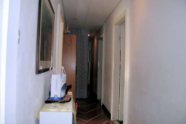 Abitazione in Chiavari (Genova) Via Parma 10 (piano primo, int. 3). Composto da: ingresso, corridoio, soggiorno, disimpegno, 3 camere, cucina, bagno, ripostiglio e 3 terrazzi + cantina e posto auto scoperto. Identificativi [N.C.E.U.] Categoria Catastale A3 foglio 12 part. 1996 sub. 3 (compresa cantina ad uso esclusivo) e posto auto scoperto ad uso esclusivo al foglio 12 part. 1996 sub. 22. Mq 122. Libero. Piena proprietà.