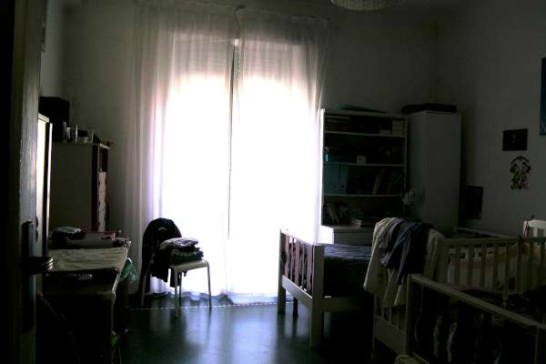 Abitazione in Chiavari (Genova) Via Parma 10 (piano primo, int. 3). Composto da: ingresso, corridoio, soggiorno, disimpegno, 3 camere, cucina, bagno, ripostiglio e 3 terrazzi + cantina e posto auto scoperto. Identificativi [N.C.E.U.] Categoria Catastale A3 foglio 12 part. 1996 sub. 3 (compresa cantina ad uso esclusivo) e posto auto scoperto ad uso esclusivo al foglio 12 part. 1996 sub. 22. Mq 122. Libero. Piena proprietà.