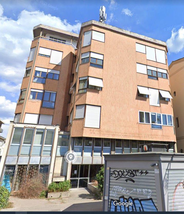 L’unità immobiliare di cui trattasi, è ubicata al secondo piano interno n. 5 ed è composta 2 vani più servizi semplici.ID Cat. [N.C.E.U.] Unità Residenziale cat. A/2 foglio 80 part. 3 sub 510. Sup mq catastali 44. Lotto libero, piena proprietà.
