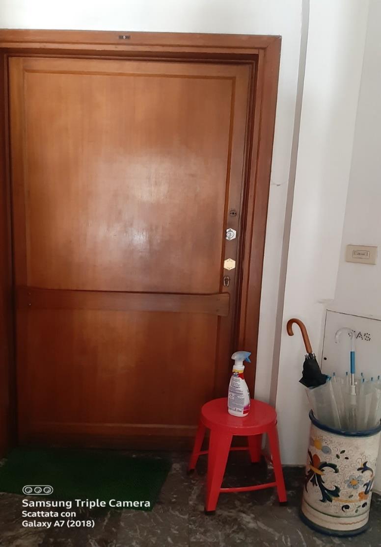 L’unità immobiliare di cui trattasi, è ubicata al secondo piano interno n. 5 ed è composta 2 vani più servizi semplici.ID Cat. [N.C.E.U.] Unità Residenziale cat. A/2 foglio 80 part. 3 sub 510. Sup mq catastali 44. Lotto libero, piena proprietà.