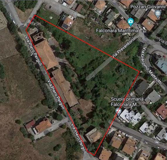 Il bene in questione è caratterizzato da un complesso immobiliare costituito da cinque corpi di fabbrica posti lungo la via Pergoli. Consultare la Perizia.  p. 1516 - 31 mq;  p. 248 - 5.447 mq; p. 587 - 3.179 mqSup. tot 8.657 mq. Piena proprietà. Libero