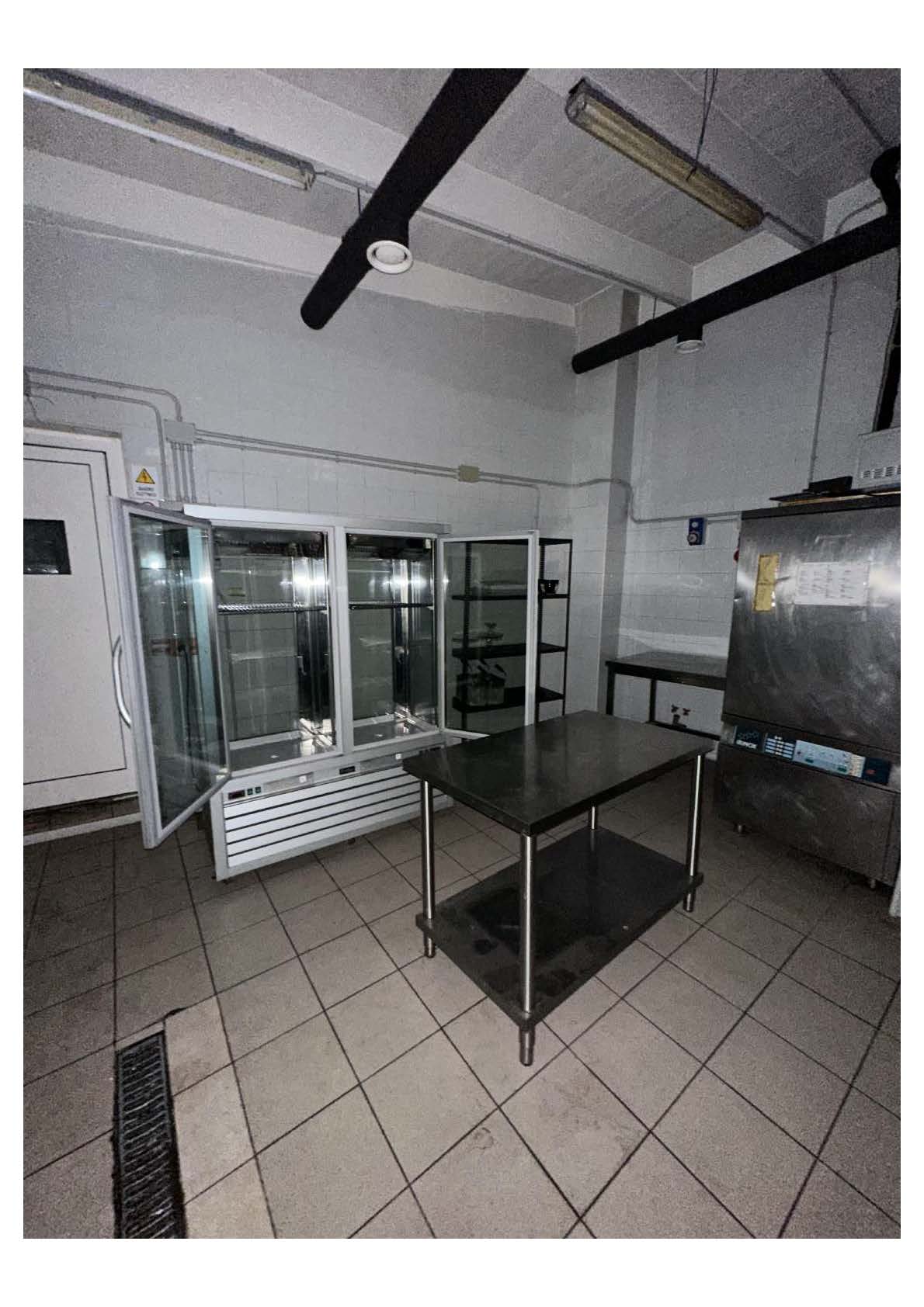Vendita del ramo aziendale della Caffè Tiburtina 2018 S.r.l. di somministrazione, esercitato in Roma via Tiburtina n. 328 in locali in locazione. L'attività esercitata è bar pasticceria tavola calda, somministrazione e commercio al minuto di alimenti e bevande.Il valore complessivamente attribuibile agli elementi patrimoniali oggetto di valutazione nonchè all'avviamento del ramo di azienda Via Tiburtina n.328 ammonta ad Euro 104.000,00. Il canone mensile dei locali in affitto è pari a Euro 6.000,00, giusto contratto sottoscritto dalla Caffè Tiburtina 2018 S.r.l.  della durata di anni sei con scadenza al 30 Aprile 2024. I locali occupati dalla società sono stati oggetto di occupazione abusiva con sotttrazione di arredi a attrezzature aziendali in data 29.7.2024.