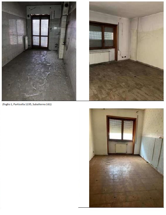Appartamento al primo piano, costituito da: ingresso, soggiorno, cucina, corridoio, quattro camere, bagno, ripostiglio e due terrazze. L'altezza interna utile risulta pari a 2,80 m. . Posto auto scoperto esterno piano terra scala W int. 10. Id. Catastali [N.C.E.U.] Unità Residenziale cat. A/3 foglio 1 part. 1195 sub 161 , Unità Secondaria cat. C/6 foglio 1 part. 1195 sub 229. Sup mq catastali 169 , mq catastali 13. Libero, Piena Proprietà.