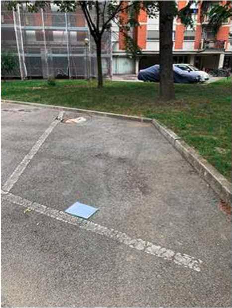 Appartamento all'ottavo piano, costituito da: ingresso, soggiorno, cucina, corridoio, due camere, bagno, ripostiglio e due terrazze. L'altezza interna utile risulta pari a 2,80 m. . Posto auto scoperto esterno piano terra scala W int. 1. Id. Catastali [N.C.E.U.]  Unità Residenziale cat. A/3 foglio 1 part. 1195 sub 63  Unità Secondaria cat. C/6 foglio 1 part. 1195 sub 220. Sup mq catastali 98  mq catastali 13. Libero, Piena Proprietà.