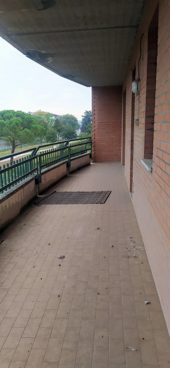 Appartamento al piano secondo composto da ingresso-disimpegno, sala, cucina, camera, bagno e balcone con cantina pertinenziale al piano interrato. Box auto piano S1 via Licata 24 in autorimessa interrata condominiale. Id. Catastali [N.C.E.U.] Unità Residenziale cat. A/10 foglio 202 part. 357 sub 17  Unità Secondaria cat. C/6 foglio 202 part. 357 sub 59. Sup mq catastali 66  mq catastali 17. Libero, Piena Proprietà.