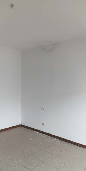 Appartamento al piano secondo composto da ingresso-disimpegno, sala, cucina, camera, bagno e balcone con cantina pertinenziale al piano interrato. Box auto piano S1 via Licata 24 in autorimessa interrata condominiale. Id. Catastali [N.C.E.U.] Unità Residenziale cat. A/10 foglio 202 part. 357 sub 17  Unità Secondaria cat. C/6 foglio 202 part. 357 sub 59. Sup mq catastali 66  mq catastali 17. Libero, Piena Proprietà.