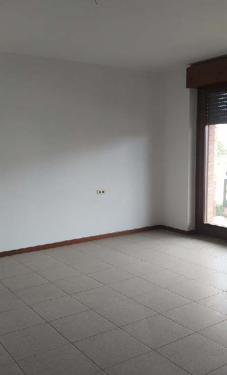 Appartamento al piano secondo composto da ingresso-disimpegno, sala, cucina, camera, bagno e balcone con cantina pertinenziale al piano interrato. Box auto piano S1 via Licata 24 in autorimessa interrata condominiale. Id. Catastali [N.C.E.U.] Unità Residenziale cat. A/10 foglio 202 part. 357 sub 17  Unità Secondaria cat. C/6 foglio 202 part. 357 sub 59. Sup mq catastali 66  mq catastali 17. Libero, Piena Proprietà.