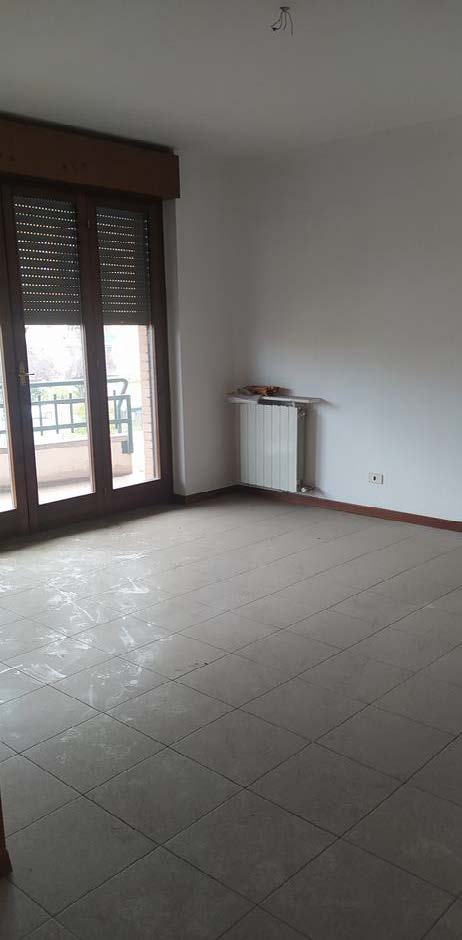 Appartamento al piano secondo composto da ingresso-disimpegno, sala, cucina, camera, bagno e balcone con cantina pertinenziale al piano interrato. Box auto piano S1 via Licata 24 in autorimessa interrata condominiale. Id. Catastali [N.C.E.U.] Unità Residenziale cat. A/10 foglio 202 part. 357 sub 17  Unità Secondaria cat. C/6 foglio 202 part. 357 sub 59. Sup mq catastali 66  mq catastali 17. Libero, Piena Proprietà.