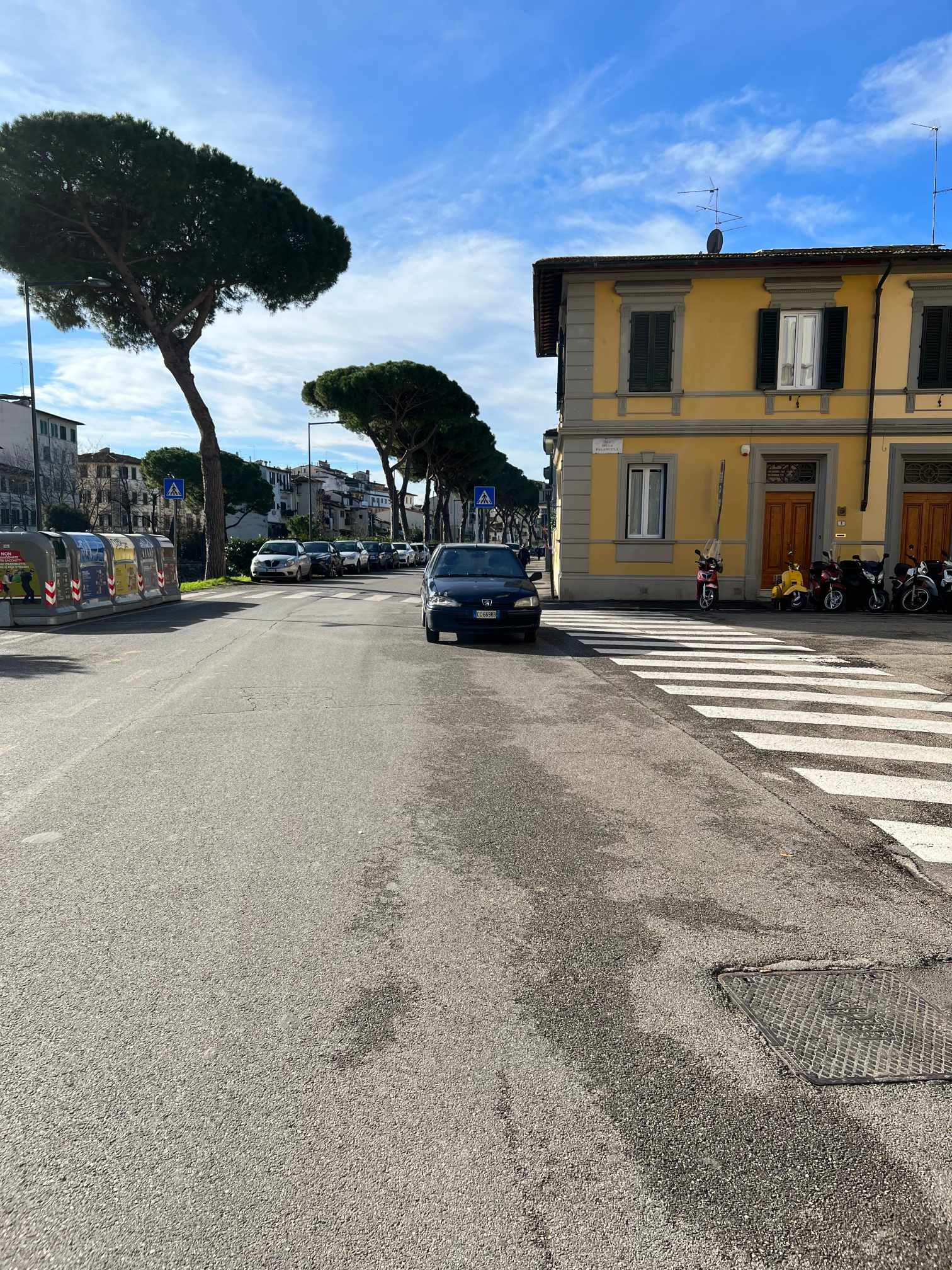 L’immobile oggetto di stima risulta così censito al Catasto Fabbricati del Comune di Firenze nel foglio mappa 126, particella 628, subalterno 525, piano S/1, C/2, classe 5, consistenza 9 mq, superficie catastale 11 mq, rendita euro 67,40. Valore di stima euro 20.000,00. Per quota, per ciascun lotto, i due subalterni n. 505, quale bene comune non censibile, e n. 522, quale W.C. a comune. Singola porzione a destinazione cantina posta al piano seminterrato di un edificio condominiale con accesso da Via Traversari n. 27, Firenze (CAP 50126), per mezzo di una rampa carrabile che dal piano stradale, raggiunge il piano S1. Le cantina oggetto di vendita sono composte da autonomi spazi unici, con superfici calpestabili in mattonelle di cotto.