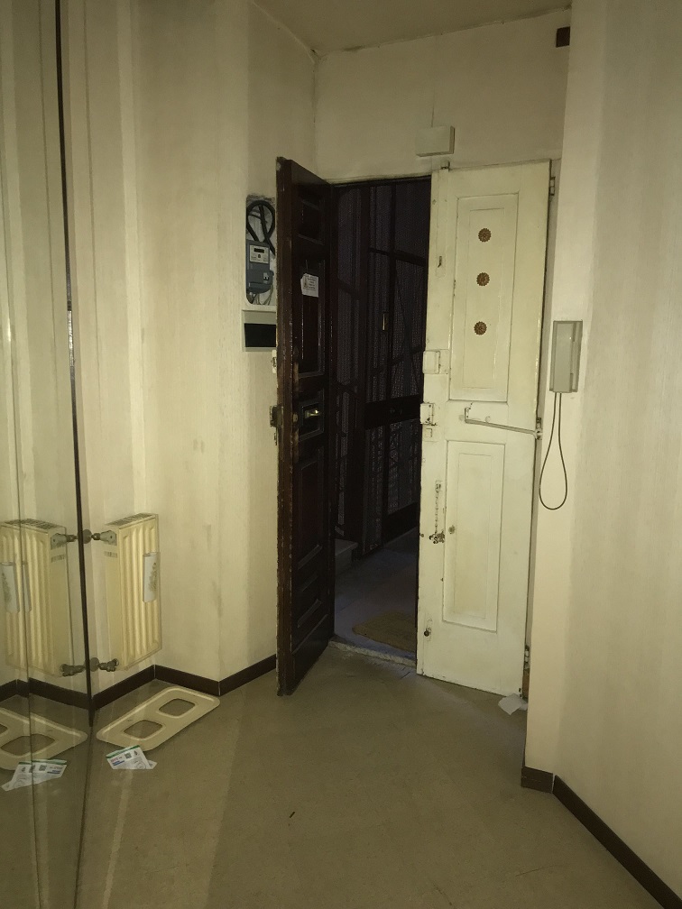 APPARTAMENTO INT.5 DI 5 VANI CON ASCENSORE. Dati catastali [N.C.E.U.] cat.A/2, fg.372, part.47, sub.73. Sup. cat. 95 mq. Piena proprietà lotto libero.