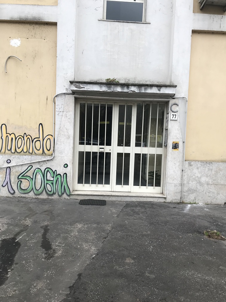 APPARTAMENTO INT.1 DI 5 VANI SENZA ASCENSORE. Dati catastali [N.C.E.U.] cat.A/3, fg.843, part.738, sub.2. Sup. cat. 82 mq. Piena proprietà lotto libero.