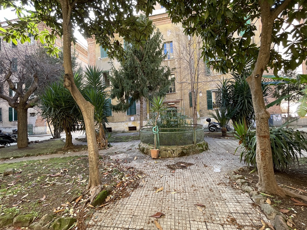 APPARTAMENTO INT.2 DI 2,5 VANI SENZA ASCENSORE. Dati catastali [N.C.E.U.] cat.A/2, fg.519, part.315, sub.2. Sup. cat. 44 mq. Piena proprietà lotto libero.