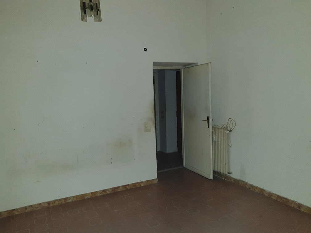 APPARTAMENTO INT.8 DI 2,5 VANI SENZA ASCENSORE. Dati catastali [N.C.E.U.] cat.A/2, fg.519, part.239, sub.8. Sup. cat. 38 mq. Piena proprietà lotto libero.