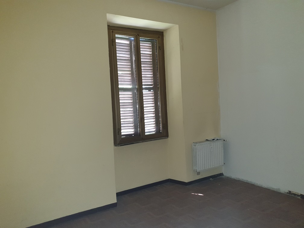 APPARTAMENTO INT.4 DI 2,5 VANI SENZA ASCENSORE. Dati catastali [N.C.E.U.] cat.A/2, fg.519, part.239, sub.12. Sup. cat. 35 mq. Piena proprietà lotto libero.